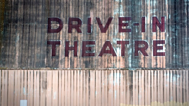 Texas movie theater brings back drive-in